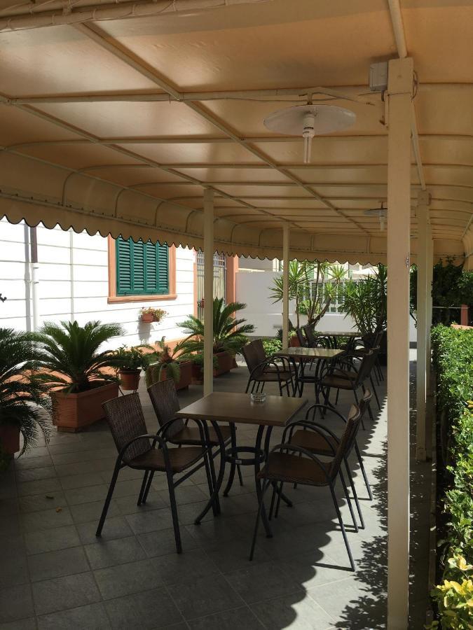 Hotel Mare Blu Lido di Camaiore Exterior photo