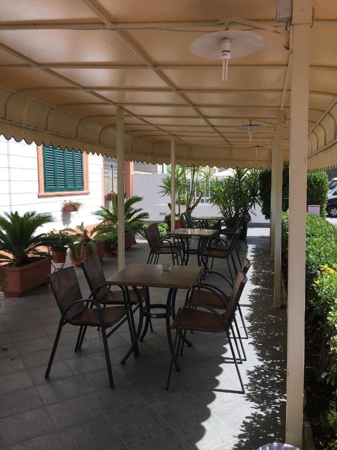 Hotel Mare Blu Lido di Camaiore Exterior photo
